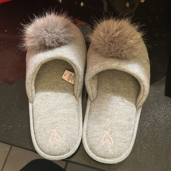 Victoria’s Secret slippers - Picture 2 of 6